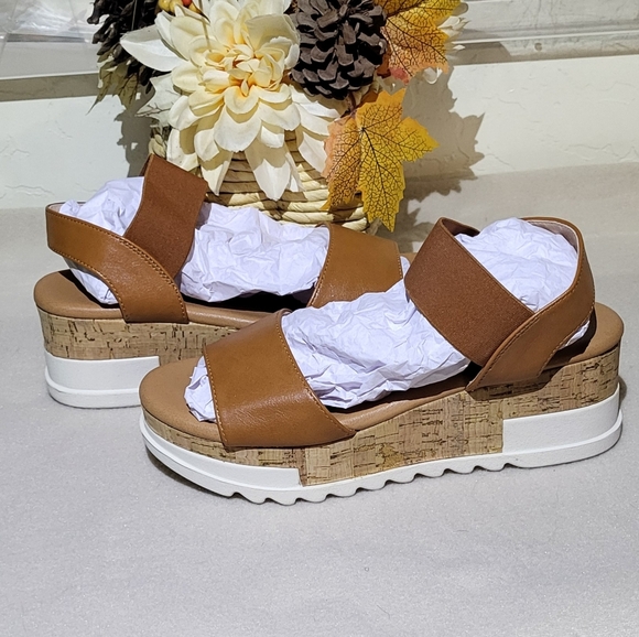 Dream Pairs NWOT Women's Camel Brown Ankle Strap Platform Sandals Size 6.5 - Picture 4 of 12